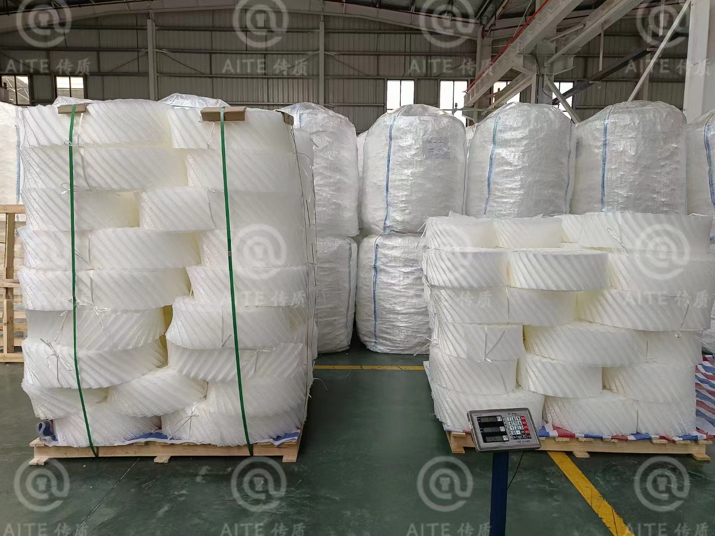 What is a Plastic corrugated plate packing material?