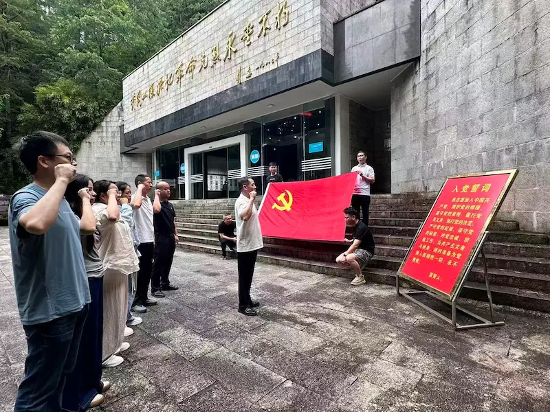 Aite employees visiting historical sites in Jinggangshan